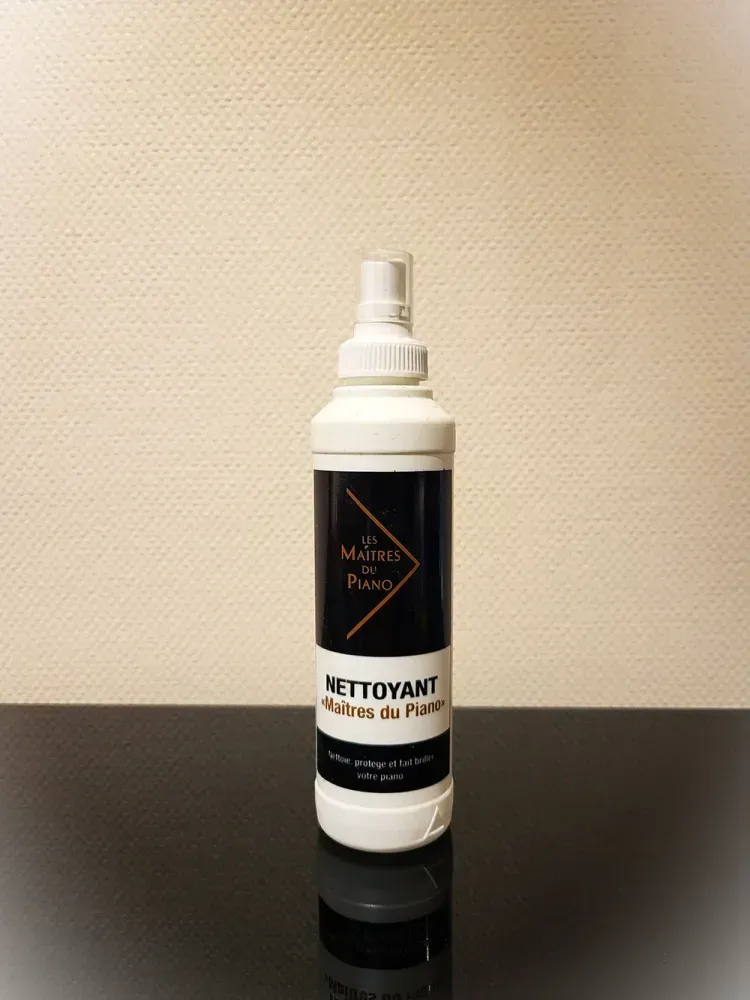 Produit nettoyant pour piano vernis