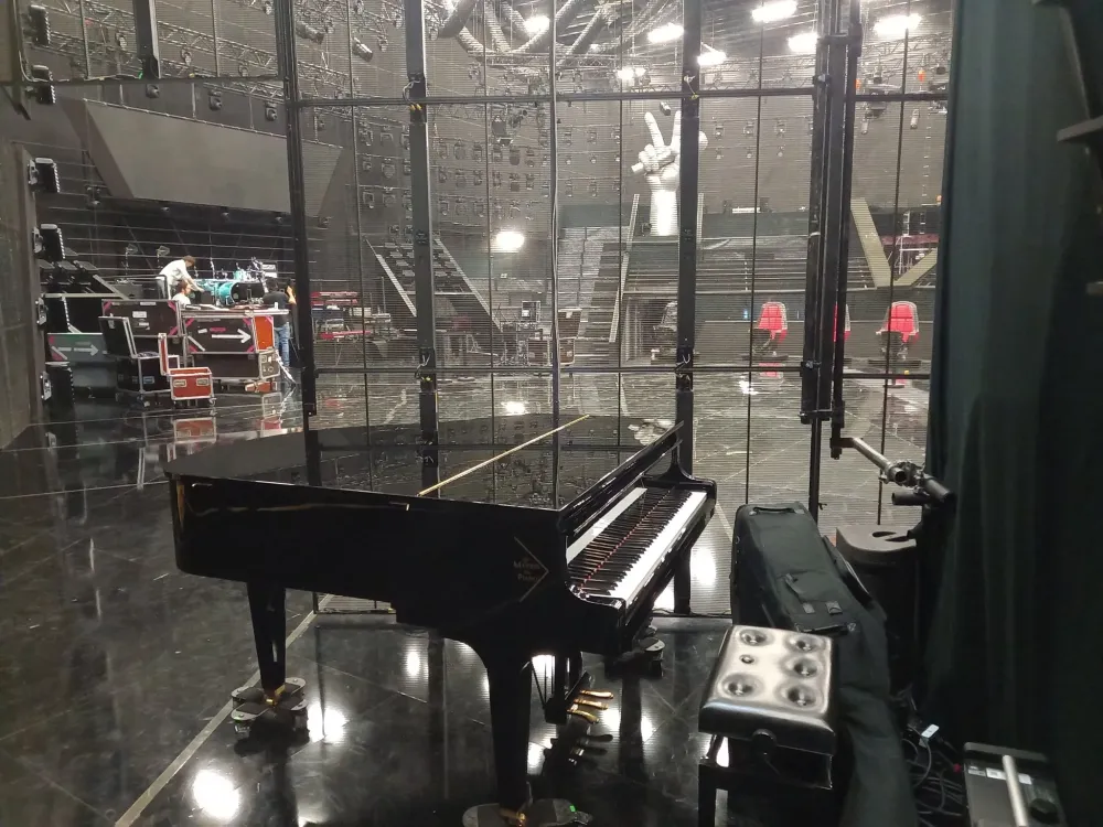 installation piano the voice